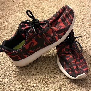 Nike Roshe’s size 9